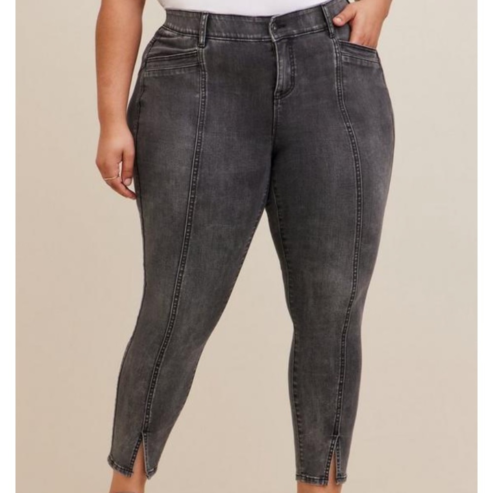 Brand New Torrid Bombshell Skinny Jeans!
